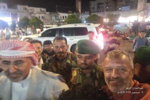 عاجل | اللواء الزُبيدي يصل ساحة العروض بعدن