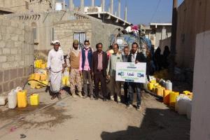 مؤسسة انسان للاعمال الانسانية تدشن مشروع توزيع المياه الصالحة للشرب في قعطبة الضالع