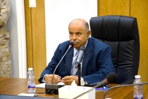 مصدر :السلطة المحلية بحضرموت ستعلن تأييدها للمجلس الانتقالي وسط معارضة المحافظ الخنبشي