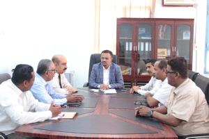 الأمين العام لمحلي حضرموت يترأس اجتماعاً لمناقشة سير العملية التربوية والتعليمية بساحل حضرموت