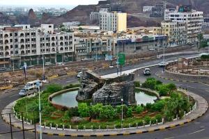 شرطة عدن تضبط متهمين بسرقة مخزن تجاري