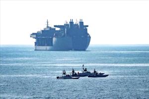 مركز دولي يكشف عن تطور خطير في البحر الأحمر ويطلق تحذيرًا هامًا