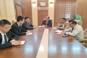 وزير الصحة يبحث مع السفير الصيني تعزيز التعاون في المجال الصحي