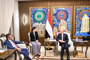 رئيس مجلس القيادة يستقبل سفير الولايات المتحدة الأميركية