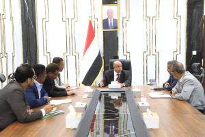 محافظ حضرموت يترأس اجتماعًا للسلطة التنفيذية ويؤكد أهمية الحفاظ على وحدة حضرموت وضمان توفير الخدمات الأساسية للمواطنين
