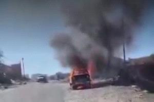 مواطن في البيضاء يحرق سيارته نتيجة للانتهاكات التي تعرض لها من قبل الحوثيين