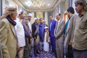 محافظ شبوة: التلاحم المجتمعي يعكس وعي أبناء المحافظة في تعزيز وحدة الصف