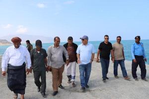 نائب وزير الصناعة والتجارة يطّلع على أوضاع ميناء سقطرى