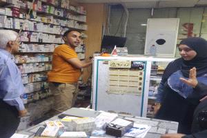 نيابة الصناعة والتجارة تنفّذ حكمًا قضائيًا بتفتيش وجرد صيدلية مخالفة في عدن