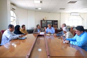 وزير الدولة محافظ عدن يطّلع على سير العمل في مبنى إدارتي الطرق والإنارة بمكتب الاشغال