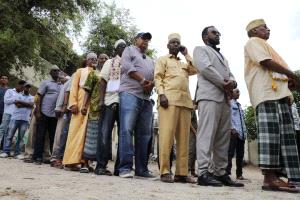 عاصمة الصومال تشهد انتخابات في خطوة أولى نحو استعادة حق الاقتراع العام