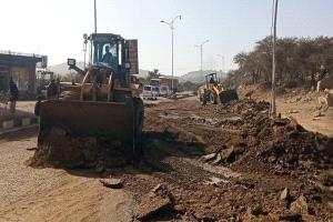 بتوجيهات محافظ الضالع.. تدشين العمل في مشروع صيانة وإعادة تأهيل الشارع العام