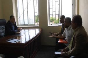 أبين.. الحامد يناقش مستويات تحصيل الإيرادات ووضع خطة الإيرادات للعام المالي 2026