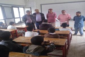 مدير عام مديرية الضالع ومدير ادارة التربية يدشنان امتحانات الفصل الدراسي الأول