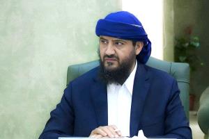 عضو مجلس القيادة الرئاسي "المحرّمي" يُعزِّي في وفاة السفير محمد عبدالرحمن العبادي