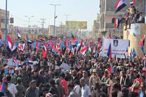 توافد أبناء شبوة إلى ساحة الاعتصام بعتق للمشاركة في فعالية كبرى للمطالِبة بإعلان دولة الجنوب