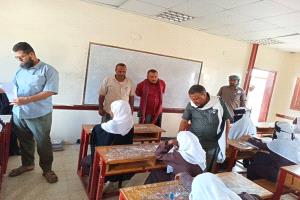 مدير مكتب التربية بالمضاربة والضابط الميداني لجمعية الوصول يتفقدان سير الامتحانات في مدارس اللاجئين.