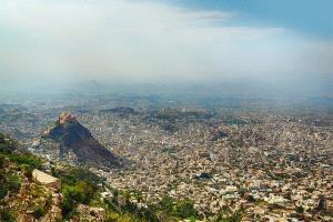 بيان عاجل لأحزاب سياسية في تعز يحمّل السلطة المحلية مسؤولية التفجير الدامي بشارع جمال