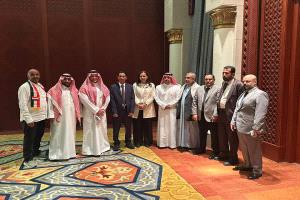 آل جابر يشيد بجهود فريقي التفاوض للحكومة الشرعية والحوثيين في مسقط