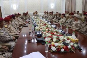 عاجل : القيادات العسكرية في حكومة الشرعية تعقد اجتماعاً في عدن وتؤكد