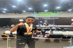 الشاب اليمني أويس الرفاعي يتوّج بإنجاز آسيوي في مصارعة الذراع