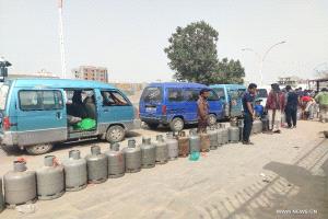 أزمة تموينات الغاز في عدن تتفاقم.. والشركة اليمنية للغاز تدعو سلطات مأرب لرفع القطاع القبلي