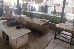 إضراب شامل لتجار سوق الأسماك المركزي بمدينة عزان احتجاجًا على التسعيرة