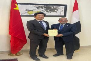 رئيس جامعة حضرموت يناقش مع السفير الصيني تعزيز علاقات التعاون بين البلدين