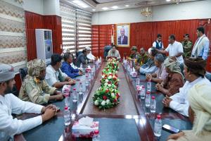 محافظ المهرة يلتقي اللواءين باعش ومرصع وقيادات المجلس الانتقالي