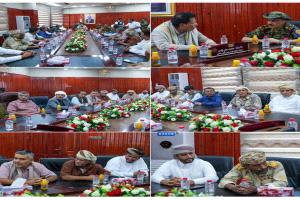 محافظ المهرة يلتقي اللواء باعش وقيادات المجلس الانتقالي ويؤكد أهمية توحيد الجهود للحفاظ على الأمن والاستقرار