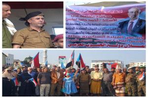 العميد وسيم العُمري يتقدم موكب "صناعة وتجارة عدن" إلى ساحة العروض ويجدد العهد للقيادة الجنوبية