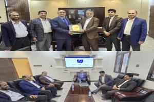 مدير عام مديرية بيحان وعمادة كلية التربية يقدّمان درع الشكر والعرفان لرئيس جامعة شبوة: