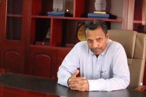 محافظ أبين يعزي الإعلامي نظير كندح في وفاة والده