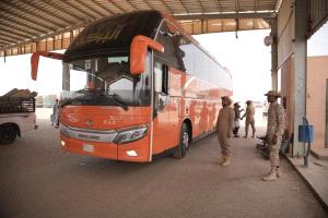 قوات درع الوطن تستلم معسكر نشطون في المهرة وتؤمّن الخط الدولي بحالة استقرار كاملة