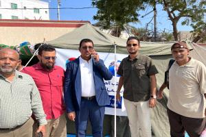 فريق من وزارة الصحة يطّلع على أوضاع معتصمي ساحة العروض ويؤكد وقوفه مع مطالب الشعب الجنوبي