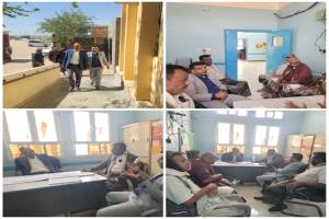 مدير عام مديرية نصاب يناقش مع قيادة القطاع الصحي مستوى الخدمات الصحية ونسبة الإنجاز في تأهيل المستشفى العام