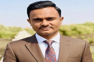 كاتب يمني يدعو لإعادة التفكير في مركزية الدولة ويطرح مدناً ساحلية كعاصمة مستقبلية لليمن