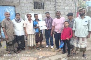 أهالي حي الرشيد بخور مكسر يكرمون عامل الصرف الصحي بسام علي فتيني تقديرًا لجهوده المتميزة