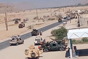 مصادر تتوقع سقوط معسكرات المنطقة العسكرية الأولى دون قتال وسط ضبابية وغياب للتواصل مع الرئاسة والدفاع