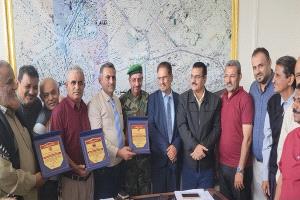 مدير عام المنصورة يناقش أداء مكتب الأشغال العامة للفترة الماضية ويكرم لجنة مجلس الأباء