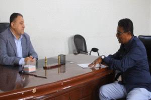 الأمين العام للمجلس المحلي بأبين يبحث ويناقش آليات دعم وتنفيذ المشاريع التنموية مع مدير عام مكتب التخطيط