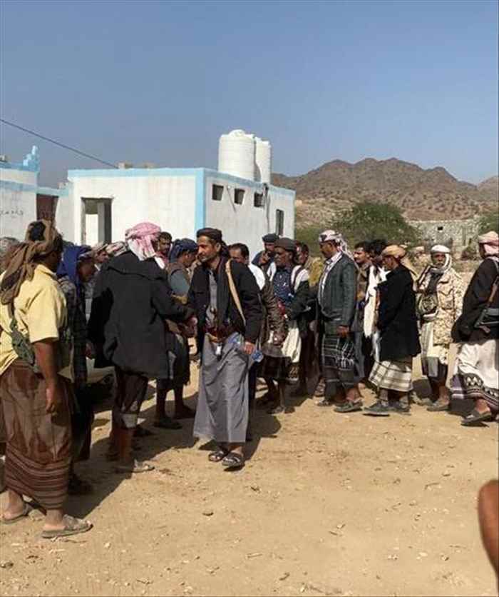 الشيخ أبوبكر بن فريد العولقي يبرم صلحاً بين قبيلتين في مديرية المحفد بأبين