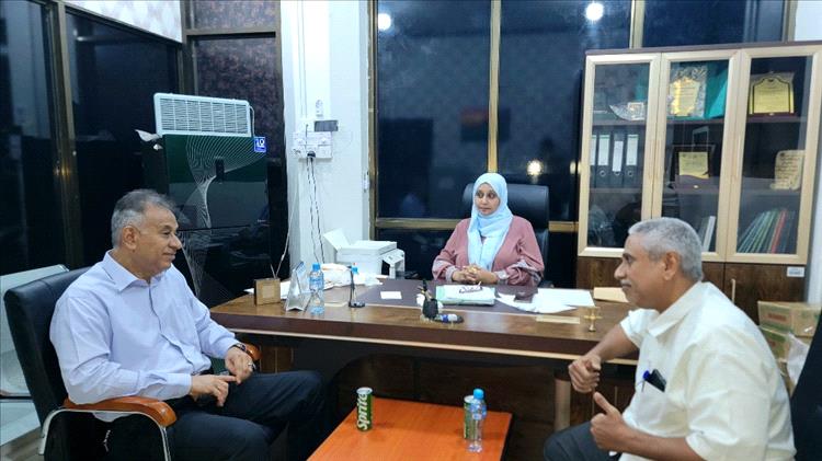 وكيل نيابة الصناعة بعدن ومدير مديرية المعلا يشددان على ضبط المتلاعبين بقوت المواطن