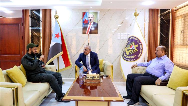مدير أمن لحج يطلع القائم بأعمال رئيس المجلس الانتقالي على مستجدات الأوضاع الأمنية ويؤكد مواصلة العمل الميداني لضبط الاستقرار