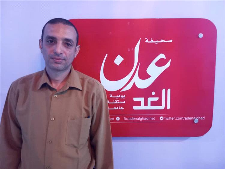 مأمور ضرائب كبار المكلفين بعدن يشكو تعليق مستحقاته منذ عامين