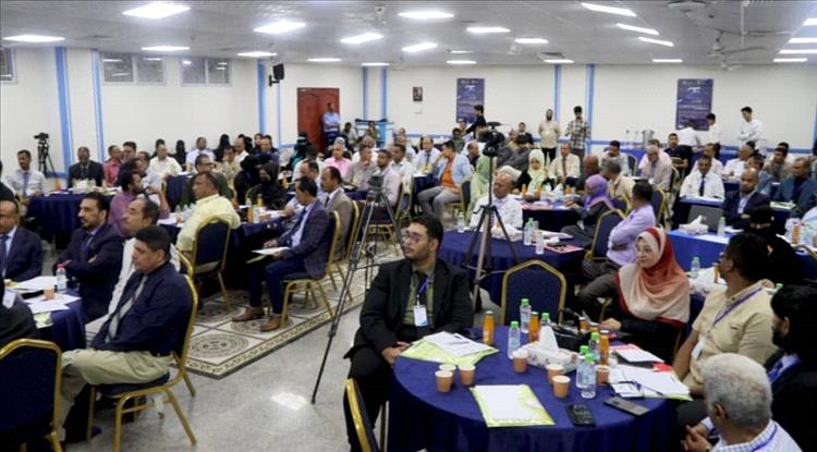 كلية العلوم الادارية والإنسانية بجامعة العلوم والتكنولوجيا تنظم ندوة علمية حول حوكمة الجامعات