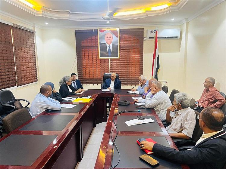 الوزير الشرجبي يطلع على نتائج زيارة مكتب اليونيسيف الى تعز لمعالجة اوضاع المياه
