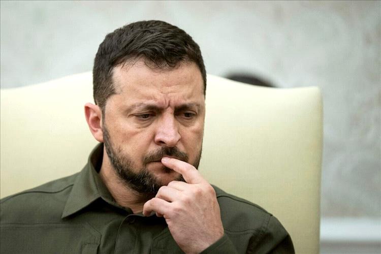 زيلينسكي يعلن استئناف الإمدادات العسكرية الأمريكية ويترقب عقوبات أقسى على روسيا