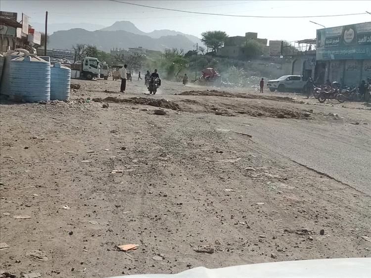 مناشدة لإنقاذ طريق حيوية تربط بين الحصين والضالع والشعيب: أربعة كيلومترات تفصل السكان عن الحياة الطبيعية