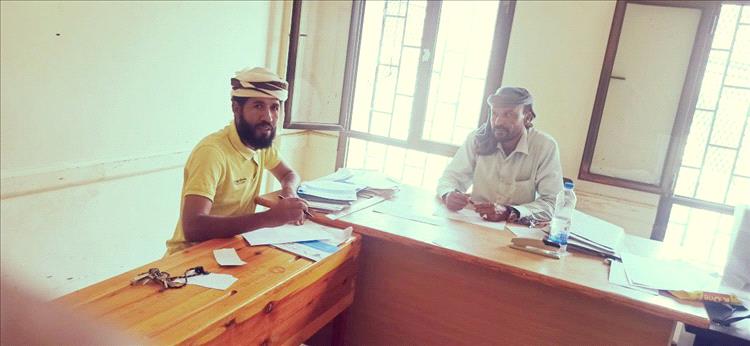 انتقالي جيشان يطلع على أسباب تأخر صرف مرتبات المعلمين بالمديرية